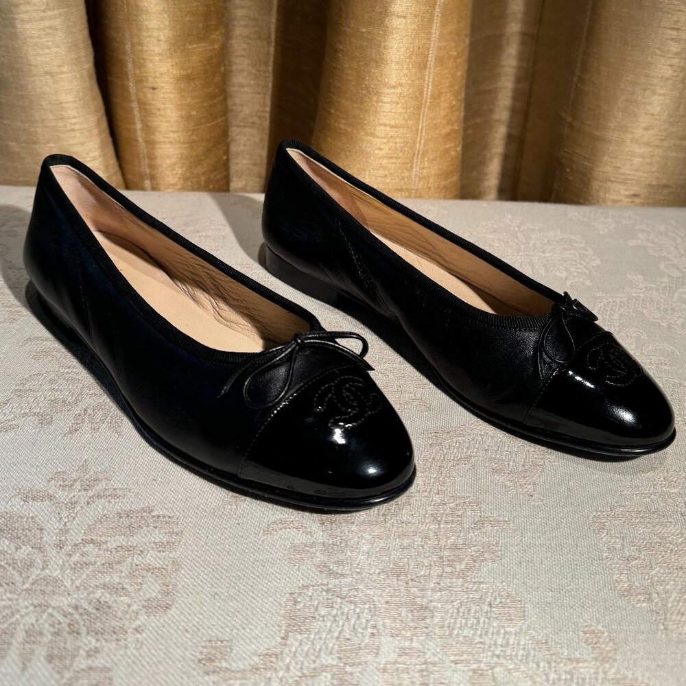 Chanel Interlocking CC Logo Black Ballet Flat 7.5